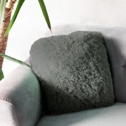 THEDECOFACTORY NEO YOGA - <p>Coussin à Poils Longs Extra-doux Gris Foncé 40x40 - Gris Foncé -France Coussin et housse de coussin Soldes Boutique 14033629 4