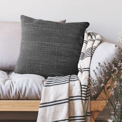 THEDECOFACTORY VINTAGE USED - <p>Coussin Effet Délavé Noir 45x45 - Noir 2 THEDECOFACTORY VINTAGE USED - <p>Coussin Effet Délavé Noir 45x45 - Noir – Image 2