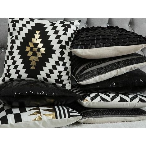 BELIANI Lot De 2 Coussin Décoratifs En Tissu Noir 45x12cm - Noir 2 BELIANI Lot De 2 Coussin Décoratifs En Tissu Noir 45x12cm - Noir – Image 2