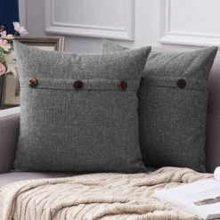 ABCRITAL Lot De 2 Housses De Coussin Décoratif En Lin Housse De Coussin Triple Bouton Taie D'Oreiller Ferme Vintage Pour Canapé-Lit ------- Gris 7 ABCRITAL Lot De 2 Housses De Coussin Décoratif En Lin Housse De Coussin Triple Bouton Taie D'Oreiller Ferme Vintage Pour Canapé-Lit ------- Gris -France Coussin et housse de coussin Soldes Boutique 28464147 3