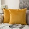 ABCRITAL Housse De Coussin En Velours Décoratif Canapé Home Decor Taie D'Oreiller Super Doux Decoration Maison Salon Chambre Pour Canapé Clic Clac 40X40Cm, 16X16 Pouces,2 Pièces Jaune Orange