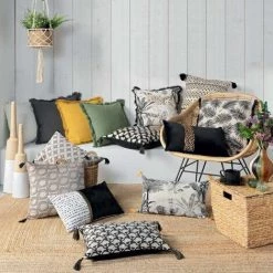 Paris Prix - Coussin à Franges "vanina" 45x45cm Kaki -France Coussin et housse de coussin Soldes Boutique 33671644 3