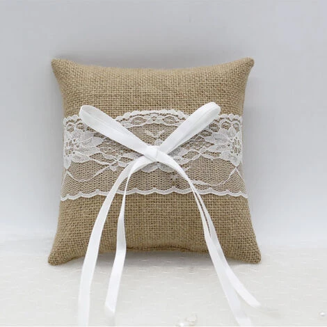 AIDUCHO Coussin Oreiller Porteur De Bague Anneau De Mariage En Toile De Jute Et Dentelle 15cmx15cm 5 AIDUCHO Coussin Oreiller Porteur De Bague Anneau De Mariage En Toile De Jute Et Dentelle 15cmx15cm – Image 5