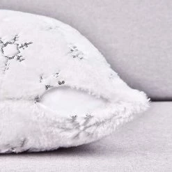 BEARSU Lot De 2 Taies D'oreiller Flocons De Neige De Noël, Flocons De Neige Blancs En Peluche Avec Paillettes Taie D'oreiller Pour Chaise De Voiture Salon Chambre, Blanc, Lot De 2 -France Coussin et housse de coussin Soldes Boutique 35895842 4
