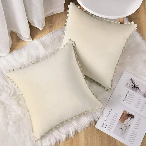 BEARSU Taies D'oreiller En Velours Blanc Crème Avec Pompons, 18 X 18 Pompons En Coton Taies D'oreiller En Velours Housses De Coussin Pour Canapé-lit, Voiture, Ensemble De 2 3 BEARSU Taies D'oreiller En Velours Blanc Crème Avec Pompons, 18 X 18 Pompons En Coton Taies D'oreiller En Velours Housses De Coussin Pour Canapé-lit, Voiture, Ensemble De 2 – Image 3