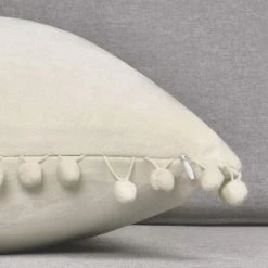 BEARSU Taies D'oreiller En Velours Blanc Crème Avec Pompons, 18 X 18 Pompons En Coton Taies D'oreiller En Velours Housses De Coussin Pour Canapé-lit, Voiture, Ensemble De 2 9 BEARSU Taies D'oreiller En Velours Blanc Crème Avec Pompons, 18 X 18 Pompons En Coton Taies D'oreiller En Velours Housses De Coussin Pour Canapé-lit, Voiture, Ensemble De 2 -France Coussin et housse de coussin Soldes Boutique 35895862 5