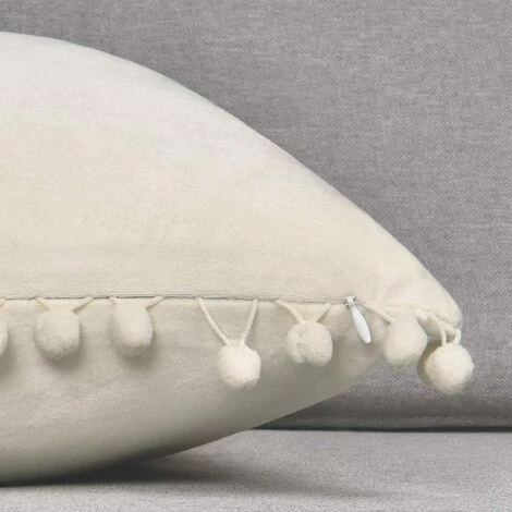 BEARSU Taies D'oreiller En Velours Blanc Crème Avec Pompons, 18 X 18 Pompons En Coton Taies D'oreiller En Velours Housses De Coussin Pour Canapé-lit, Voiture, Ensemble De 2 5 BEARSU Taies D'oreiller En Velours Blanc Crème Avec Pompons, 18 X 18 Pompons En Coton Taies D'oreiller En Velours Housses De Coussin Pour Canapé-lit, Voiture, Ensemble De 2 – Image 5