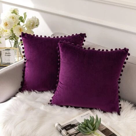 BEARSU Ashler Housses De Coussin Décoratives Avec Pompons Particules Molles Housses De Coussin Solides En Velours 18 X 18 Pour Canapé-lit Voiture, Lot De 2, Aubergine Violet 1 BEARSU Ashler Housses De Coussin Décoratives Avec Pompons Particules Molles Housses De Coussin Solides En Velours 18 X 18 Pour Canapé-lit Voiture, Lot De 2, Aubergine Violet