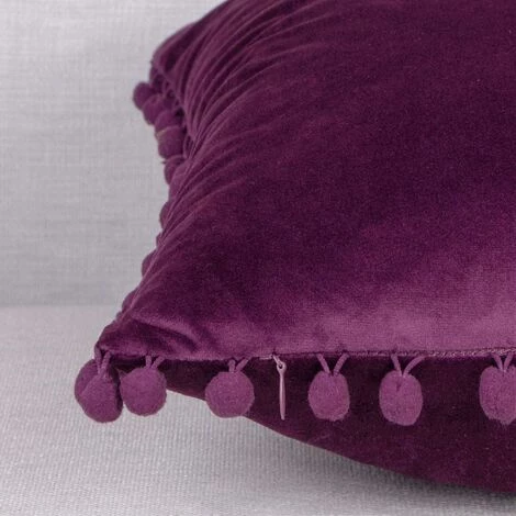 BEARSU Ashler Housses De Coussin Décoratives Avec Pompons Particules Molles Housses De Coussin Solides En Velours 18 X 18 Pour Canapé-lit Voiture, Lot De 2, Aubergine Violet 2 BEARSU Ashler Housses De Coussin Décoratives Avec Pompons Particules Molles Housses De Coussin Solides En Velours 18 X 18 Pour Canapé-lit Voiture, Lot De 2, Aubergine Violet – Image 2