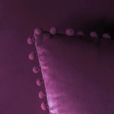 BEARSU Ashler Housses De Coussin Décoratives Avec Pompons Particules Molles Housses De Coussin Solides En Velours 18 X 18 Pour Canapé-lit Voiture, Lot De 2, Aubergine Violet 3 BEARSU Ashler Housses De Coussin Décoratives Avec Pompons Particules Molles Housses De Coussin Solides En Velours 18 X 18 Pour Canapé-lit Voiture, Lot De 2, Aubergine Violet – Image 3