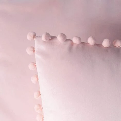 BEARSU Ashler Housses De Coussin Décoratives Avec Pompons Particules Douces Housses De Coussin Solides En Velours 18 X 18 Pour Voiture De Chambre à Coucher, Paquet De 2, Rose 3 BEARSU Ashler Housses De Coussin Décoratives Avec Pompons Particules Douces Housses De Coussin Solides En Velours 18 X 18 Pour Voiture De Chambre à Coucher, Paquet De 2, Rose – Image 3