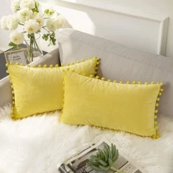 BEARSU Ashler Housses De Coussin Décoratives Avec Pompons Particules Douces Housses De Coussin Solides En Velours 12 X 20 Pour Voiture De Chambre à Coucher, Paquet De 2, Jaune