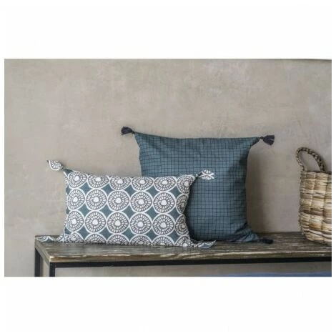 MOORISH IDOL CARO - Housse De Coussin - Imprimé Petits Carreaux - Style Vintage - 4 Pompons - 100% Coton - Carrée - 50X50 CM - Pétrole Whashed Black Pompons Washed Black 4 MOORISH IDOL CARO - Housse De Coussin - Imprimé Petits Carreaux - Style Vintage - 4 Pompons - 100% Coton - Carrée - 50X50 CM - Pétrole Whashed Black Pompons Washed Black – Image 4