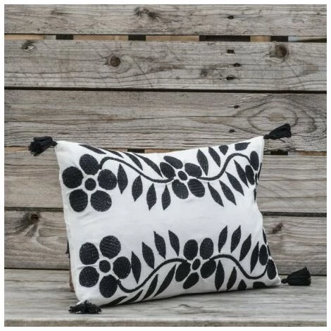 MOORISH IDOL MATISSE - Housse De Coussin Brodée - Motif "Chaine De Fleurs" Et Pompons - Fabrication Artisanale En Inde - Lavable En Machine 30°C - Rectangulaire - 50x30 CM - Noir 3 MOORISH IDOL MATISSE - Housse De Coussin Brodée - Motif "Chaine De Fleurs" Et Pompons - Fabrication Artisanale En Inde - Lavable En Machine 30°C - Rectangulaire - 50x30 CM - Noir – Image 3