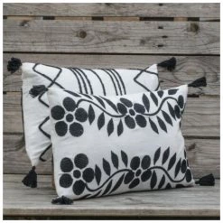 MOORISH IDOL MATISSE - Housse De Coussin Brodée - Motif "Chaine De Fleurs" Et Pompons - Fabrication Artisanale En Inde - Lavable En Machine 30°C - Rectangulaire - 50x30 CM - Noir 7 MOORISH IDOL MATISSE - Housse De Coussin Brodée - Motif "Chaine De Fleurs" Et Pompons - Fabrication Artisanale En Inde - Lavable En Machine 30°C - Rectangulaire - 50x30 CM - Noir -France Coussin et housse de coussin Soldes Boutique 39783522 4