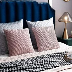 Housses De Coussin Rose 45cmx45cm: Pack De 2 Taies D'oreiller Décoratives Carrées En Velours Rayé Pour Canapé De Chambre GrooFoo -France Coussin et housse de coussin Soldes Boutique 39992606 4