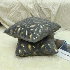 GUAZHUNIFR Housse De Coussin Peluches Avec Plumes Motifs, Dans La Chambre Taie D'oreiller Ultra Douce Pour Canapé Lit Décoration D’intérieur, 45x45cm, Ensemble De 2 Pièces(Gris) -France Coussin et housse de coussin Soldes Boutique 42249451 4