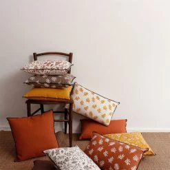 ENJOY HOME Coussin 30 X 50 Cm GARDEN 100% Coton Coloris EMERAUDE Imprimé ECRU Bourdon Noir -France Coussin et housse de coussin Soldes Boutique 42418158 5