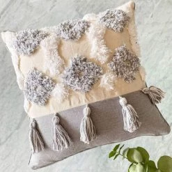 BEARSU Housse De Coussin Tissée à Franges Style Bohème -Blanc/Gris, Coton, Pompon De , 45x45cm