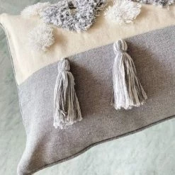 BEARSU Housse De Coussin Tissée à Franges Style Bohème -Blanc/Gris, Coton, Pompon De , 45x45cm 9 BEARSU Housse De Coussin Tissée à Franges Style Bohème -Blanc/Gris, Coton, Pompon De , 45x45cm -France Coussin et housse de coussin Soldes Boutique 42802311 5