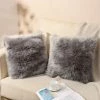 HEGUYEY Housse De Coussin Gris Fausse Fourrure Deluxe Décoratif Canapé Chambre Lit Super Doux Peluche Mongolie Fourrure En Peluche Taie D'oreiller Pour Salon Canapé Chambre De Sofa 45X45cm Lot De 2