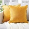 LangRay 2 Pcs Housse De Coussin En Velours Taie D'oreiller Decorative Taie D'oreiller Boule De Fourrure De Couleur Pure Super Doux Maison Salon Chambre Pour Canapé Taie D'oreiller (Jaune Foncé)