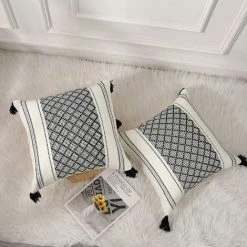 BAICCCF Coussin Et Housse De Coussin Lot De 2 Housses De Coussin Décoratives Tricotées En Coton Bohème Avec Pompon Noir Et Blanc, Accent Moderne Ferme Classique Jacquard Squard Taie D'oreiller Housse De Coussin Pour Canapé Canapé, 45 X 45 Cm - Le Noir -France Coussin et housse de coussin Soldes Boutique 64107268 3