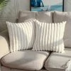 BAICCCF Coussin Et Housse De Coussin Lot De 2 Housses De Coussin Décoratives En Fausse Fourrure En Peluche à Rayures Floues Taies D'oreiller Douces Pour Canapé Canapé Chambre 45 X 45 Cm - Blanc Crème