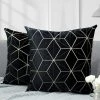 MINKUROW Housse De Coussin En Velours, 2 Pcs Taie D'Oreiller Carrée Avec Motif Géométrique Brodé Doré, Taie D'Oreiller Douce Housse De Coussin Pour Voiture Canapé Salon, 45 X 45 Cm - Noir