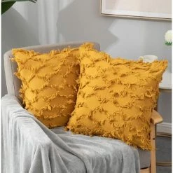 BARES Housse De Coussin, Lot De 2 Housses Coussins Canapé à Texture Ondulée 45x45cm, Housse Oreiller Decoratif En Fausse Fourrure Ultra Douces Avec Gland Pour Maison Salon Chambre Canapé(Jaune)