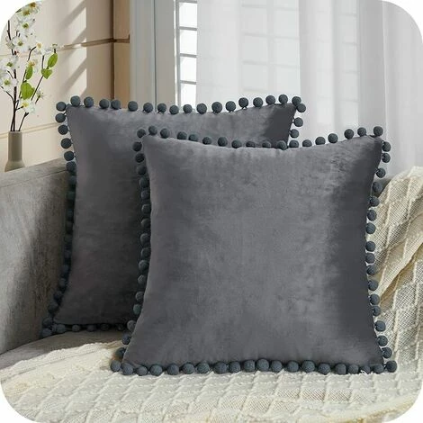 MERéTéET Lot De 2 Housses De Coussin Decoration Chambre Doux Carré En Velours Couleur Unie Housses De Canapé Avec Les Ballons Moderne Pour Salon, 45x45cm, Gris 1 MERéTéET Lot De 2 Housses De Coussin Decoration Chambre Doux Carré En Velours Couleur Unie Housses De Canapé Avec Les Ballons Moderne Pour Salon, 45x45cm, Gris