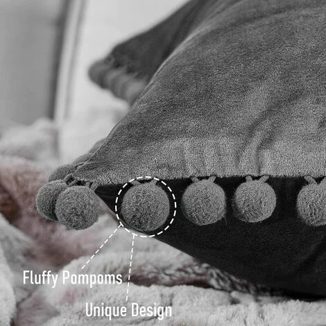 MERéTéET Lot De 2 Housses De Coussin Decoration Chambre Doux Carré En Velours Couleur Unie Housses De Canapé Avec Les Ballons Moderne Pour Salon, 45x45cm, Gris 2 MERéTéET Lot De 2 Housses De Coussin Decoration Chambre Doux Carré En Velours Couleur Unie Housses De Canapé Avec Les Ballons Moderne Pour Salon, 45x45cm, Gris – Image 2