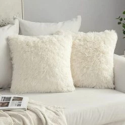 KAEJYIUT Lot De 2 Housse De Coussin De Canapé Fourrure De Luxe Decoration Canapé Maison Chambre Lit Super Doux Peluche Taie D'oreiller Décorative 40X40cm 16X16 Pouces Beige