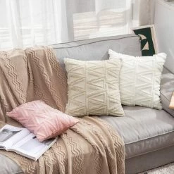 AIDUCHO Lot De 2 Housses De Coussins Tissu Laine Artificielle Et Polyester Motif Triangle Moderne Doux Lisse Confortable Taie D'oreiller à Salon Chambre Canapé 45x45CM Blanc -France Coussin et housse de coussin Soldes Boutique 65884211 4