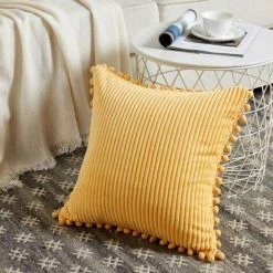 AIDUCHO Lot De 2 Taies D'oreiller Pour Canapé 45 X 45 Cm, élégant Avec Pom Poms, Coussins Décoratifs Pour Lit Double, Rembourrage Non Inclus (45 X 45 Cm, Jaune) -France Coussin et housse de coussin Soldes Boutique 65884224 5