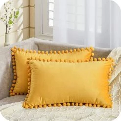 OCXIN Lot De 2 Coussins En Velours à Pompons, Housses De Coussin Unies, Housses De Coussin Déco, Taies D'oreiller, Coussins D'assise, Coussins De Canapé Pour Canapé, Chambre, Bureau, Voiture, 30 X 50 Cm, Jaune